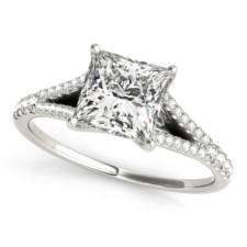 Princess cut Diamond engagement ring